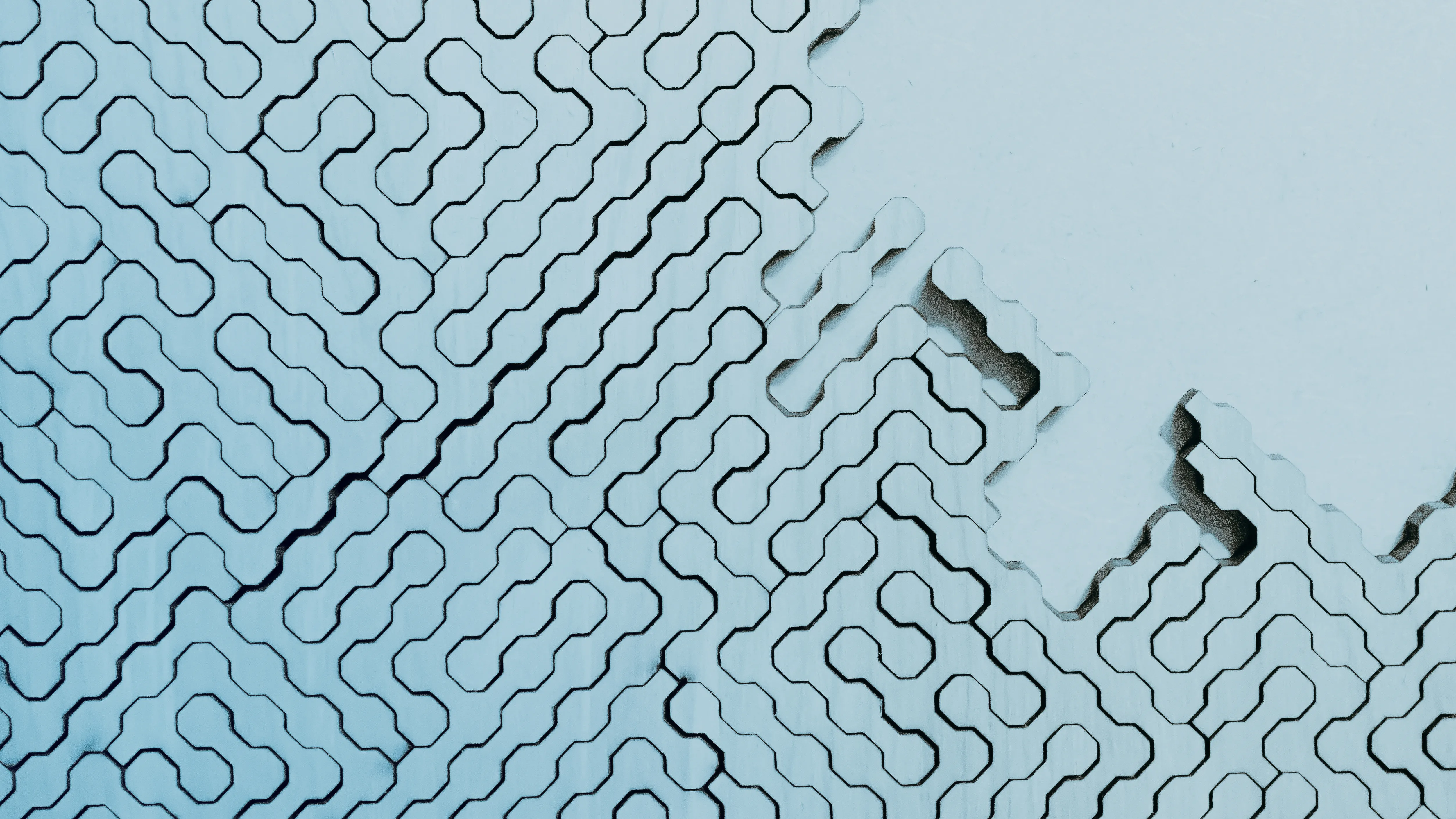 ABSTRACT SHAPES THAT HAVE A DIGITAL FEEL THANKS TO THEIR NINE-SIDEDNESS.