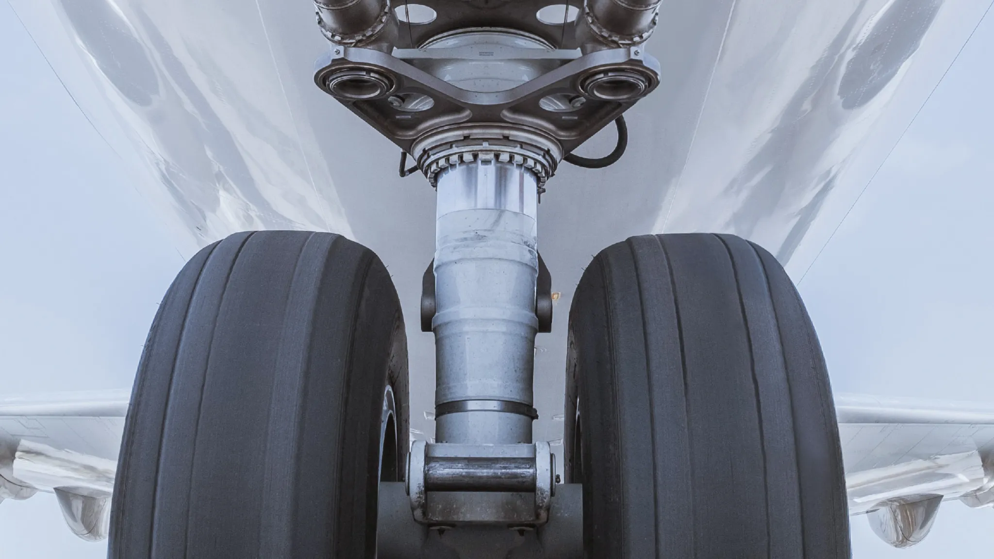 AIRCRAFT LANDING GEAR AND TYRES CLOSE UP