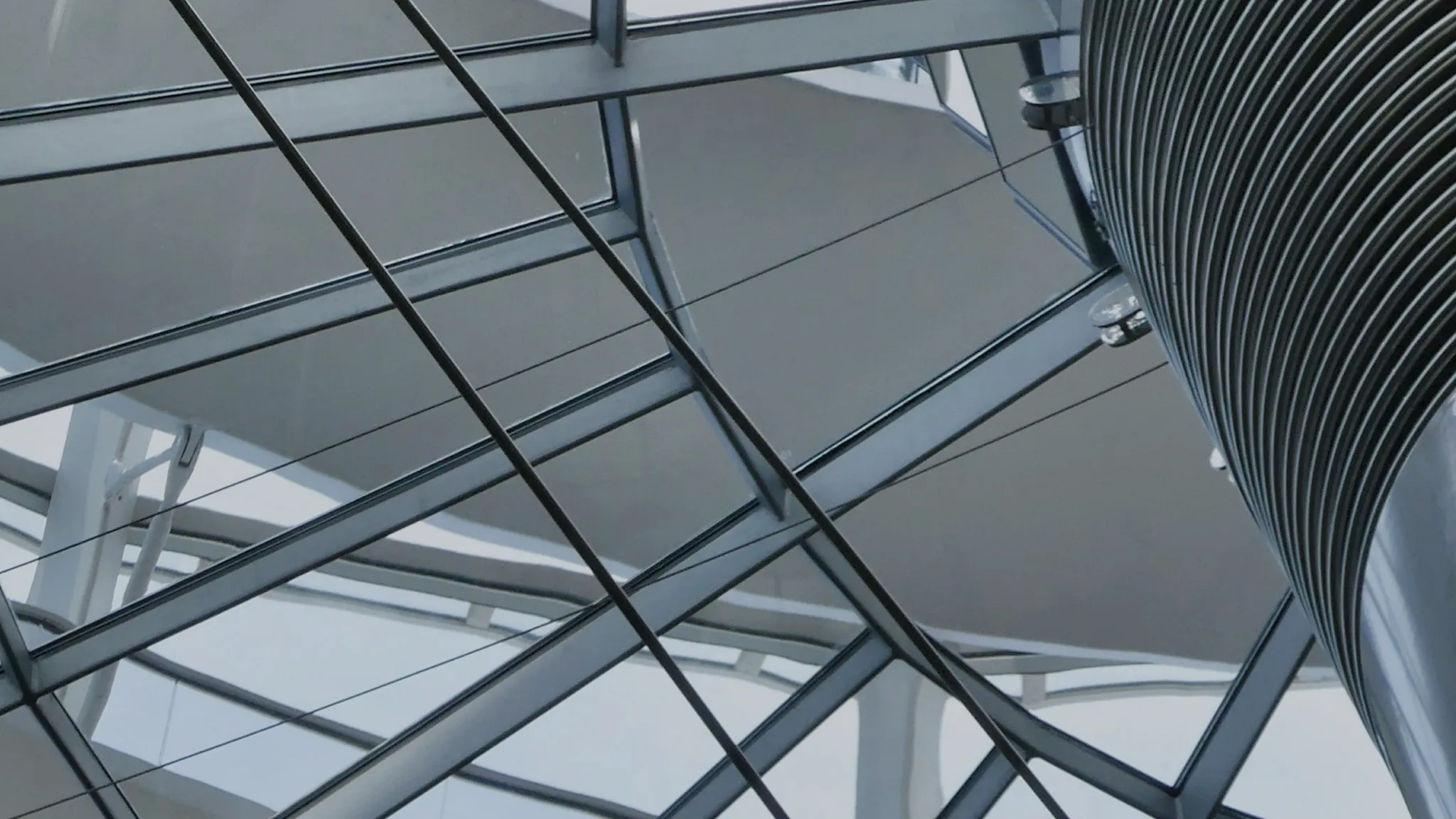 GERMAN BUNDESTAG  DOME FROM INSIDE BELOW.