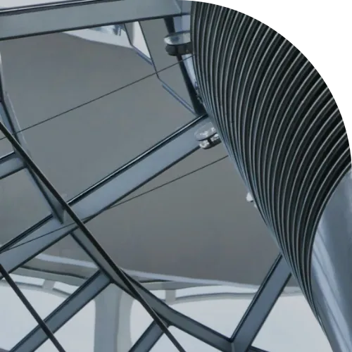 EUTSCHE BUNDESTAGKUPPEL VON INNEN UNTEN.